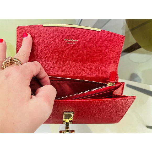 Salvatore Ferragamo Gancini continental wallet RED Gold Leather Clutch Large - Picture 4 of 11